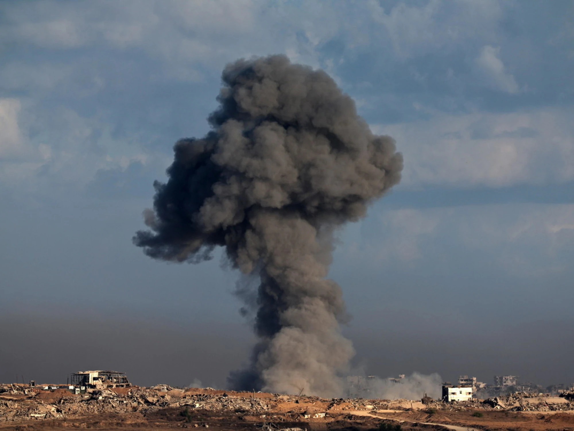 Gaza, le trattative: Hamas non vuole Tony Blair. E scoppia il caso Parolin