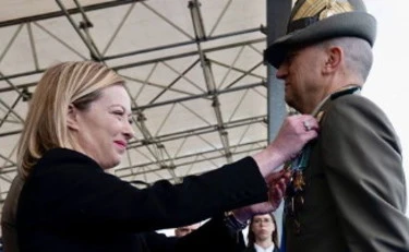 Giorgia Meloni celebra l'Esercito Italiano: "Grazie a ciascuno di voi"