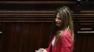 Laura Ravetto, pesante vignetta di Natangelo del Fatto: "Sapeva fare cose con la lingua che...", il "rimpianto" di Berlusconi
