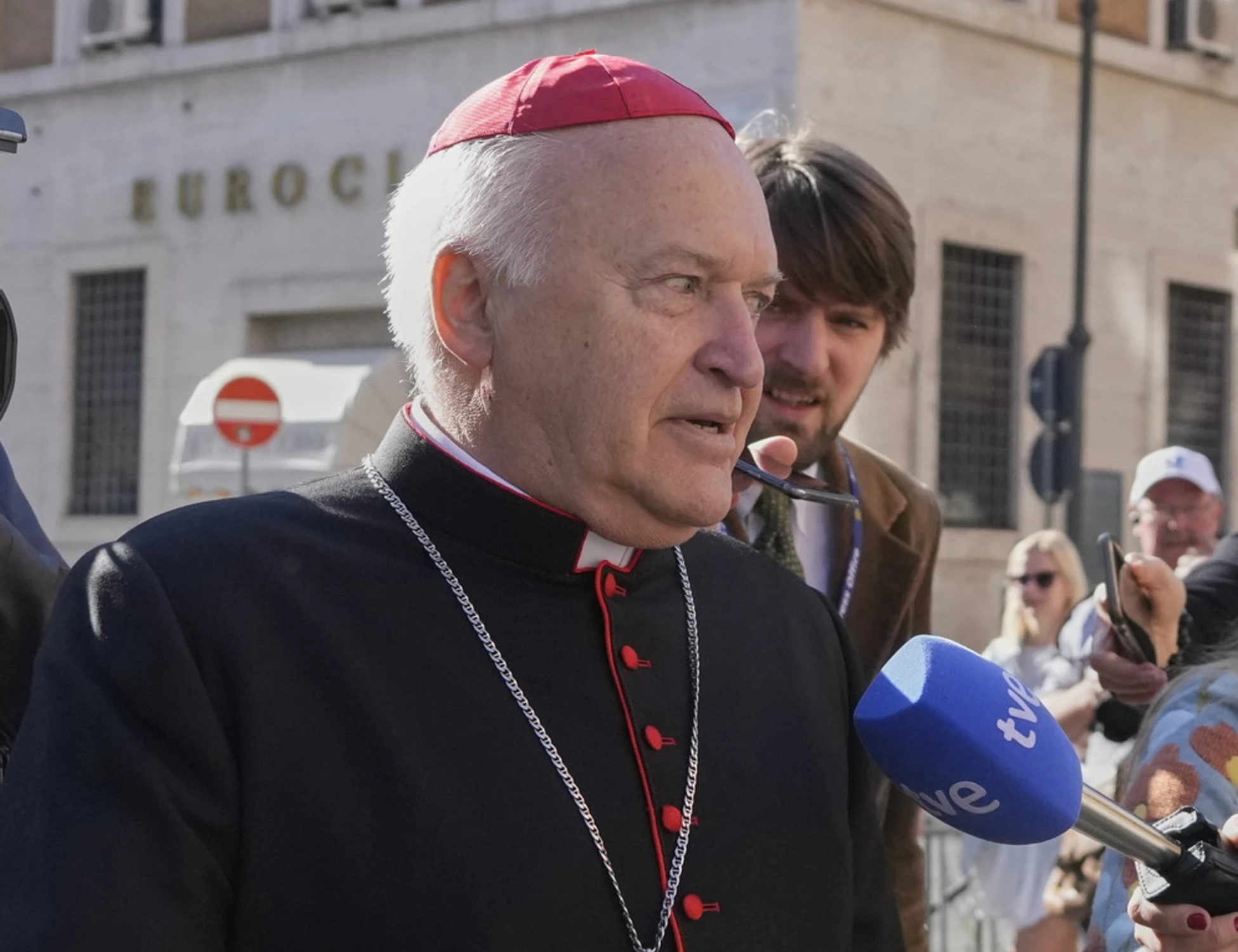 Leone XIV, "la mia decisione": cena coi cardinali, come spiazza tutti