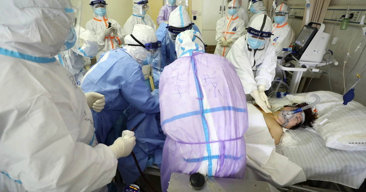 Wuhan, il fronte nascosto del virus: muore un altro medico, i numeri che spaventano anche l'Italia