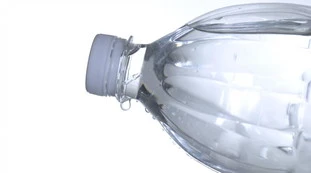 Acqua minerale, a gennaio aumentano i prezzi. Nero su bianco: una stangata