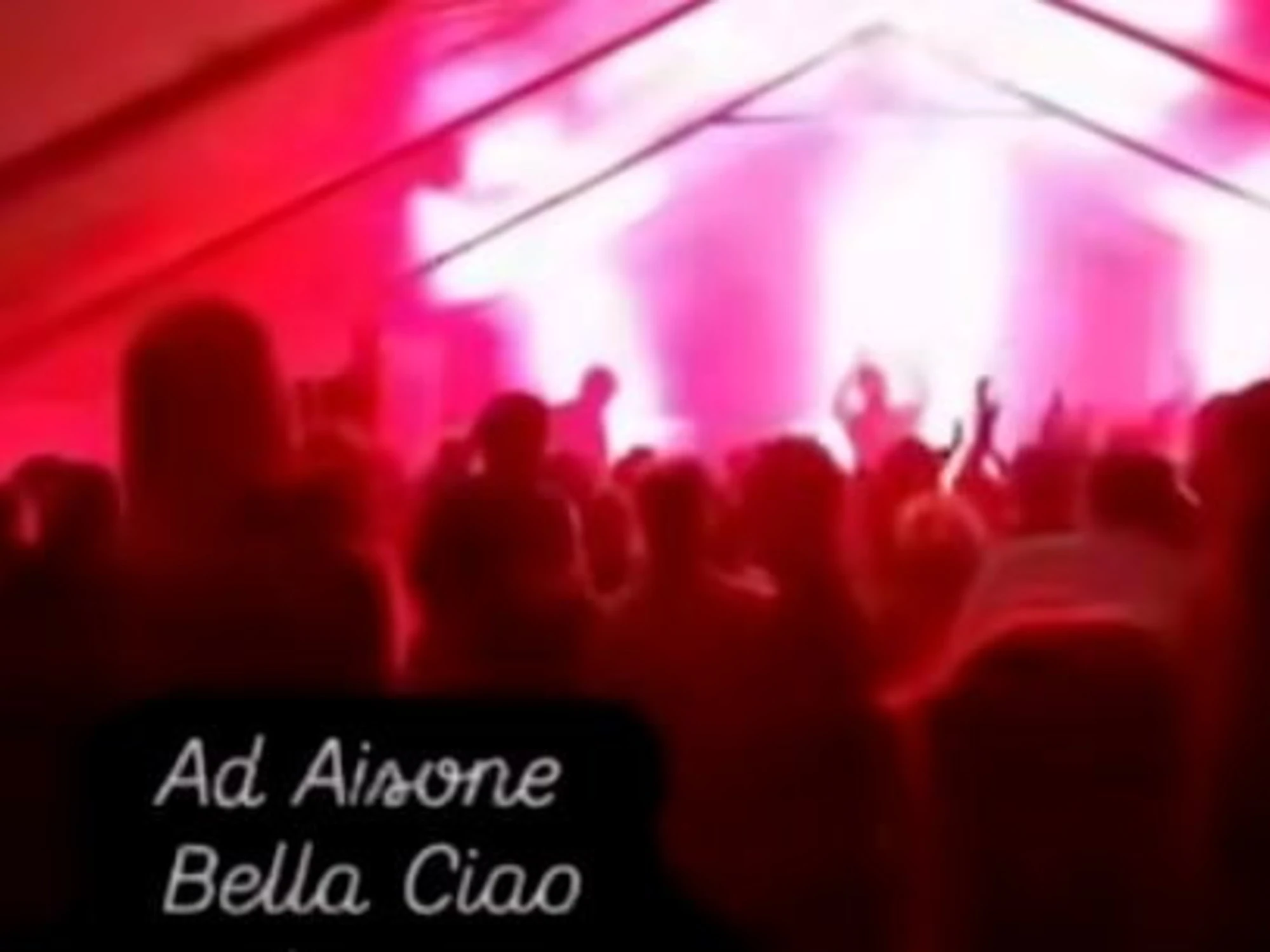 "Vi sotterriamo, mer***": il concerto choc contro il governo Meloni