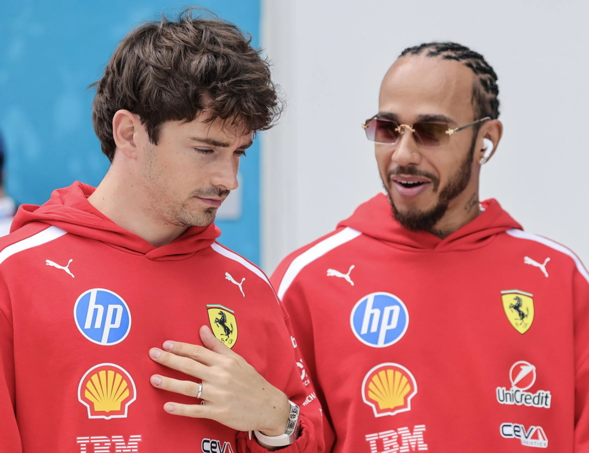Ferrari, Hamilton "spiana" Leclerc: rumors, cosa sta succedendo a Maranello