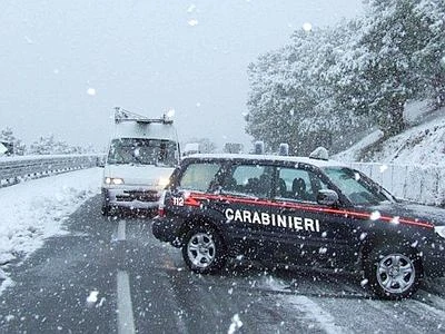 Il maltempo paralizza il Nord Cortina isolata e al buio