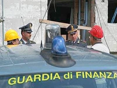 Belluno, lavoratori in nero e fuori busta