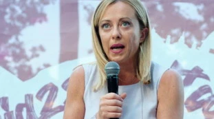 Giorgia Meloni, rabbia per l'ultima vergogna sul reddito di cittadinanza: "Ma veramente?", regalo M5s agli immigrati