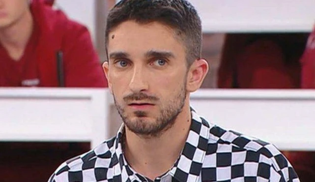Amici, scandalo-Skioffi: "Zitta brutta cagna", esalta la violenza sulle donne ma entra nel programma
