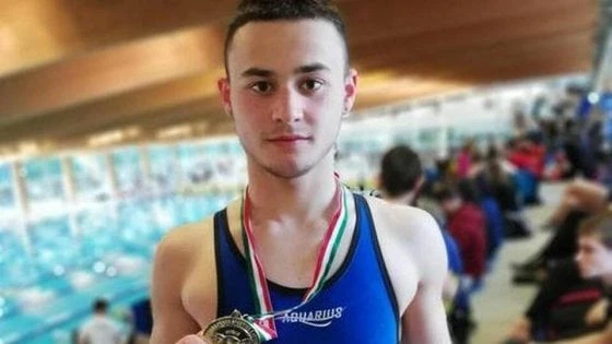Schianto in scooter, è morto a 16 anni Dario D'Alessandro: campione di nuoto under 18