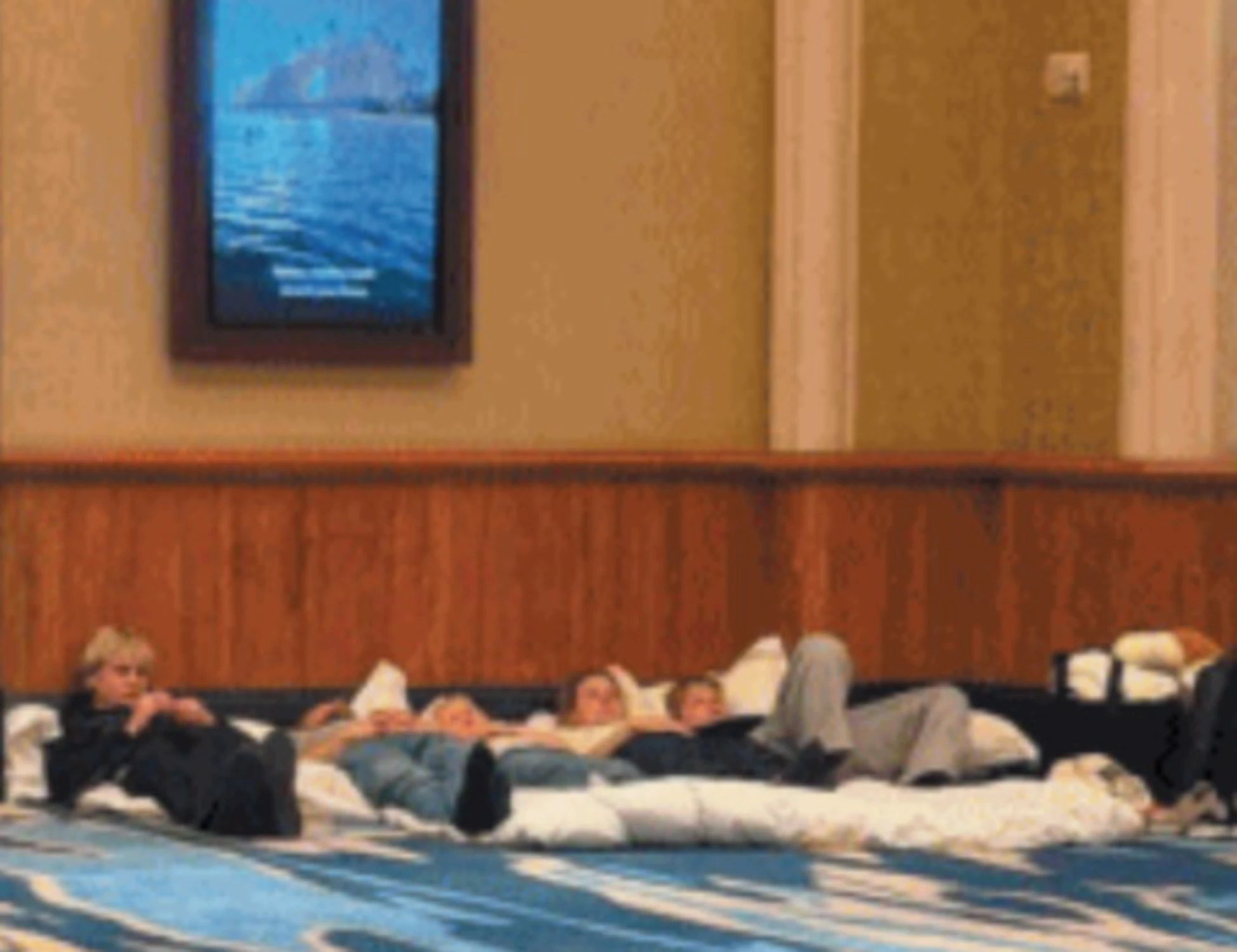 Dubai, italiani intrappolati dalla guerra: come sono ridotti nelle cantine degli hotel