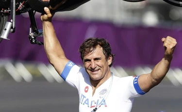 Alex Zanardi è morto: i motori, le paralimpiadi, l'incidente. Gloria e tragedia
