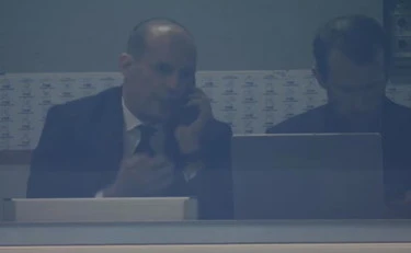 Torino-Milan, Allegri urla di tutto al cellulare: con chi ce l'aveva