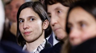 Elly Schlein, tentazione a sinistra: trasformarla nella leader degli italiani che detesta