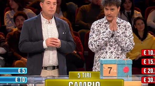 Affari Tuoi, il padre di Gianbruno "bullizzato" dal pubblico: volano insulti e sfottò