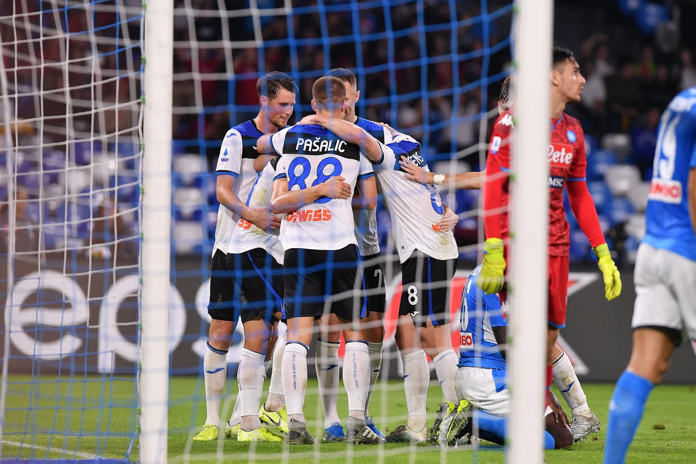 Serie A, Napoli-Atalanta finisce 2 a 2: non mancano le polemiche sul presunto fallo a Llorente