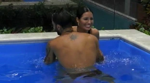 Grande Fratello Vip, Elisabetta Gregoraci umiliata. Pretelli e Salemi, il raptus di passione in piscina