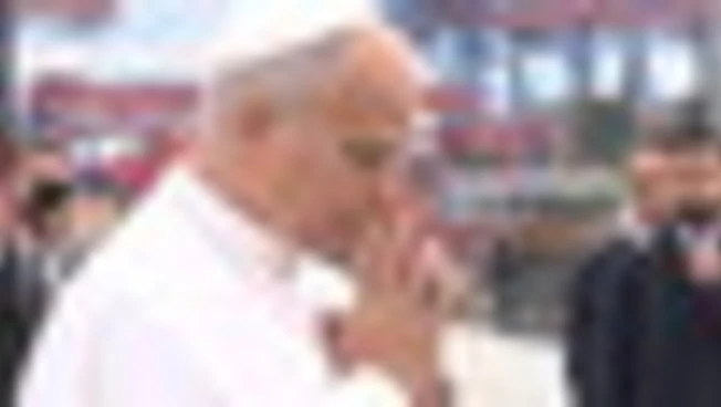 La preghiera di Papa Leone sul luogo dell'esplosione di Beirut