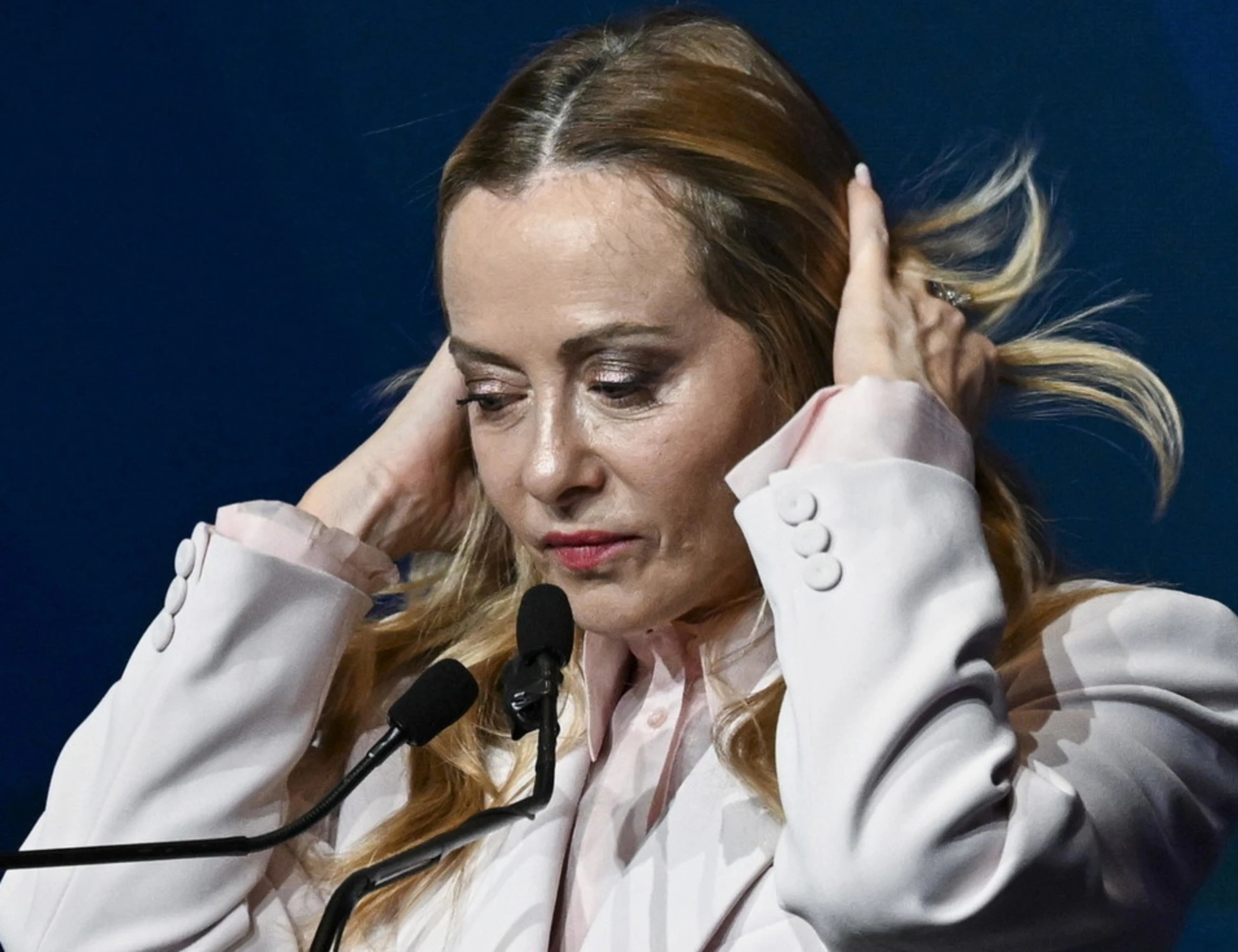 Sondaggio Idv, boom di FdI e Lega: M5s in caduta libera. E Vannacci