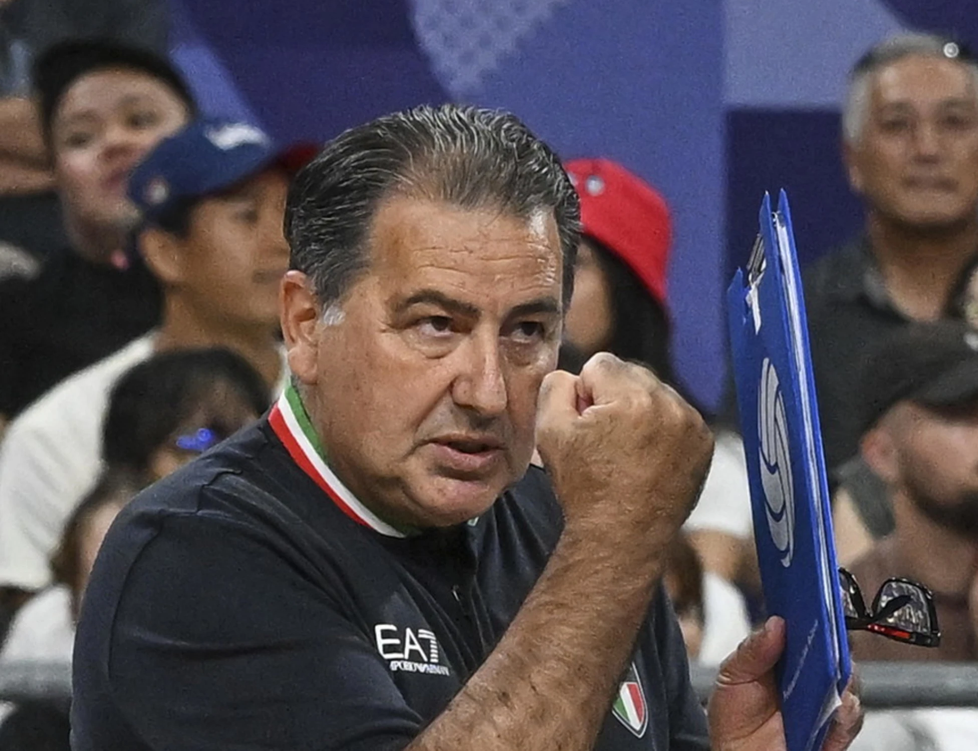 Giorgia Meloni, Fefe De Giorgi fa impazzire la sinistra: "Dove deve stare"