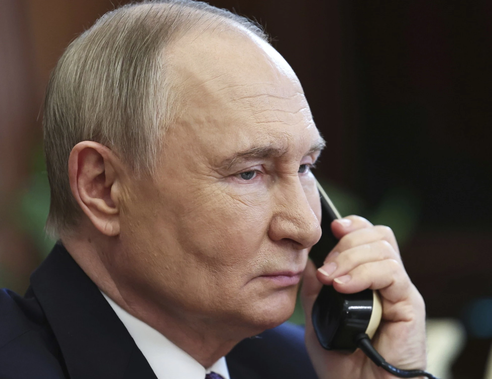 Vladimir Putin, sos patate: l'impensabile appello dello zar