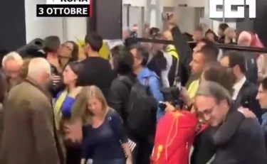 Flotilla, Benedetta Scuderi atterra a Fiumicino con la kefiah: "Molte violazioni"