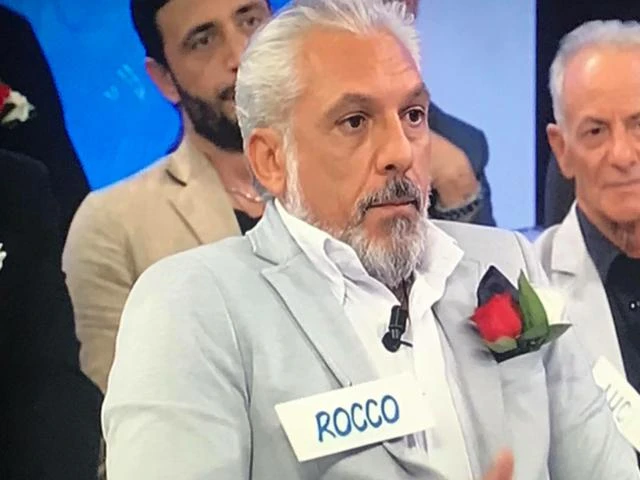 Uomini e Donne, orrore contro Rocco Fredella: "Portala a tosare". Lui sbrocca, periodo drammatico