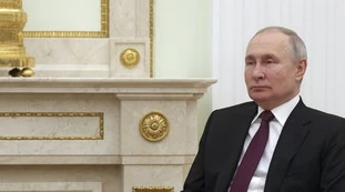 Vladimir Putin, "ecco dove dorme": lo zar travolto dalla paranoia