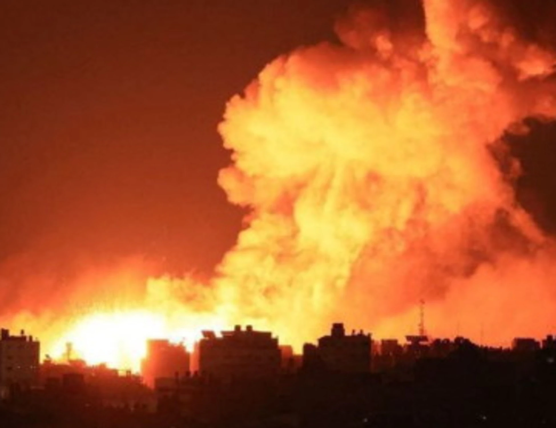 Israele, raid su Gaza: bilancio pesante. Trump: "Il cessate il fuoco non rischia"