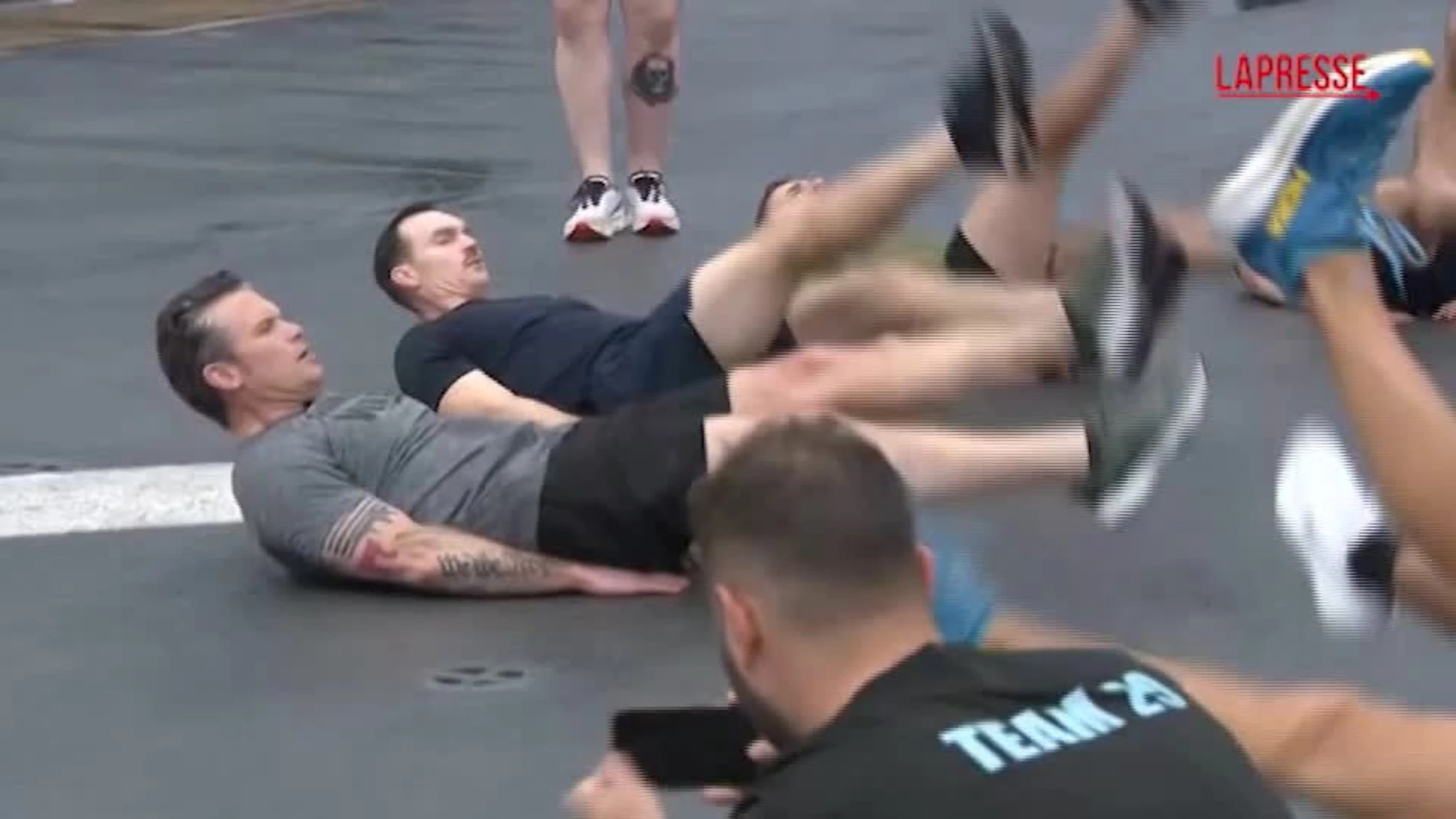Hegseth, allenamento militare sulla portaerei Usa a Singapore