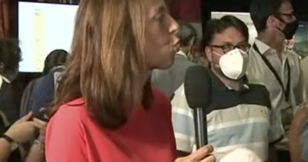 Maratona Mentana, Alessandra Sardoni scippata in diretta: "Stava prima da noi", rissa tra colleghi