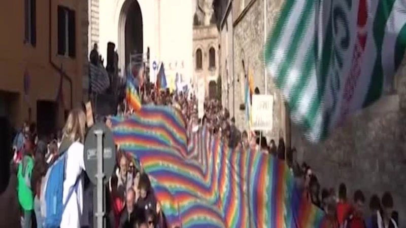 https://media.liberoquotidiano.it/yX8WNT-moO2av-lTXbu6Gp9Ud95OVLjzFa25p8XloRs/width:800/quality:90/aW1hZ2VzLzIwMjUvMTAvMTIvMTYwOTE5MTEzLTBjYTYyYWVmLWIyNmYtNGI3YS1hOGY2LTUyOTc1NjVmN2MwNC5qcGc.webp