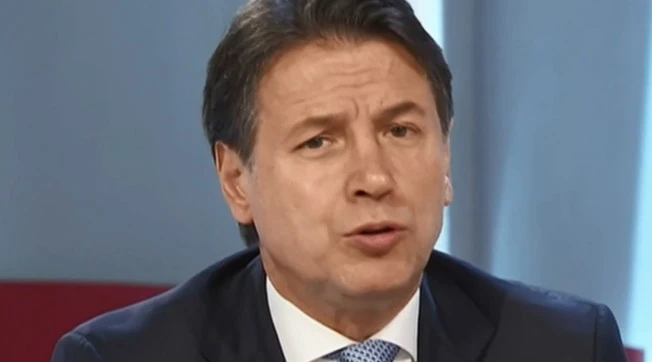 Tagadà, Giuseppe Conte e la figuraccia atroce su Letizia Moratti e sondaggi: nel pallone dalla Panella, se questo è un leader