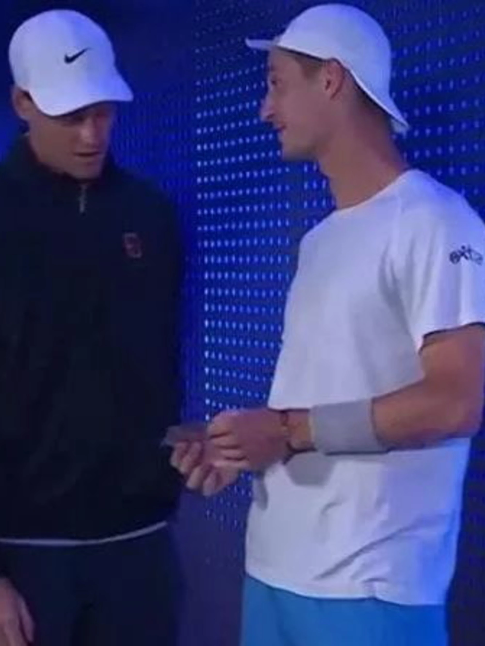 Jannik Sinner spiazzato: il regalo di Atmane un attimo prima del match