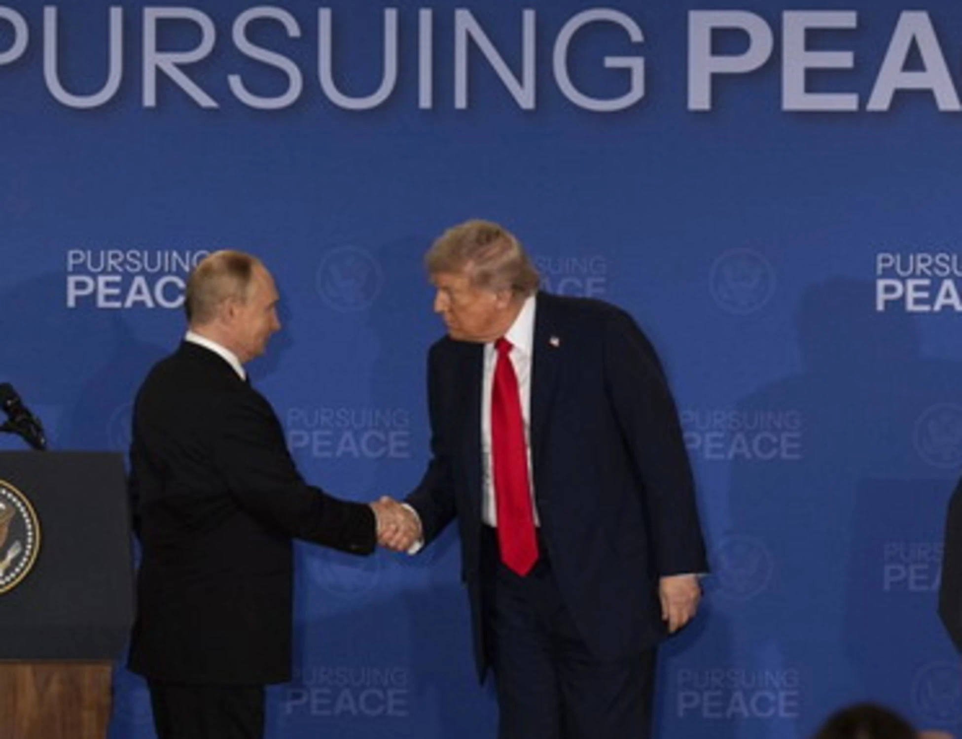 Trump "frustrato" impone sanzioni a Mosca, Putin: "Atto ostile"