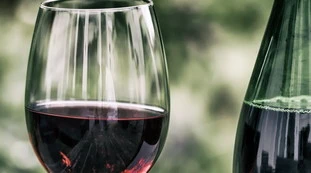 Vino, scatta l'allarme nei supermercati italiani: cosa sta succedendo