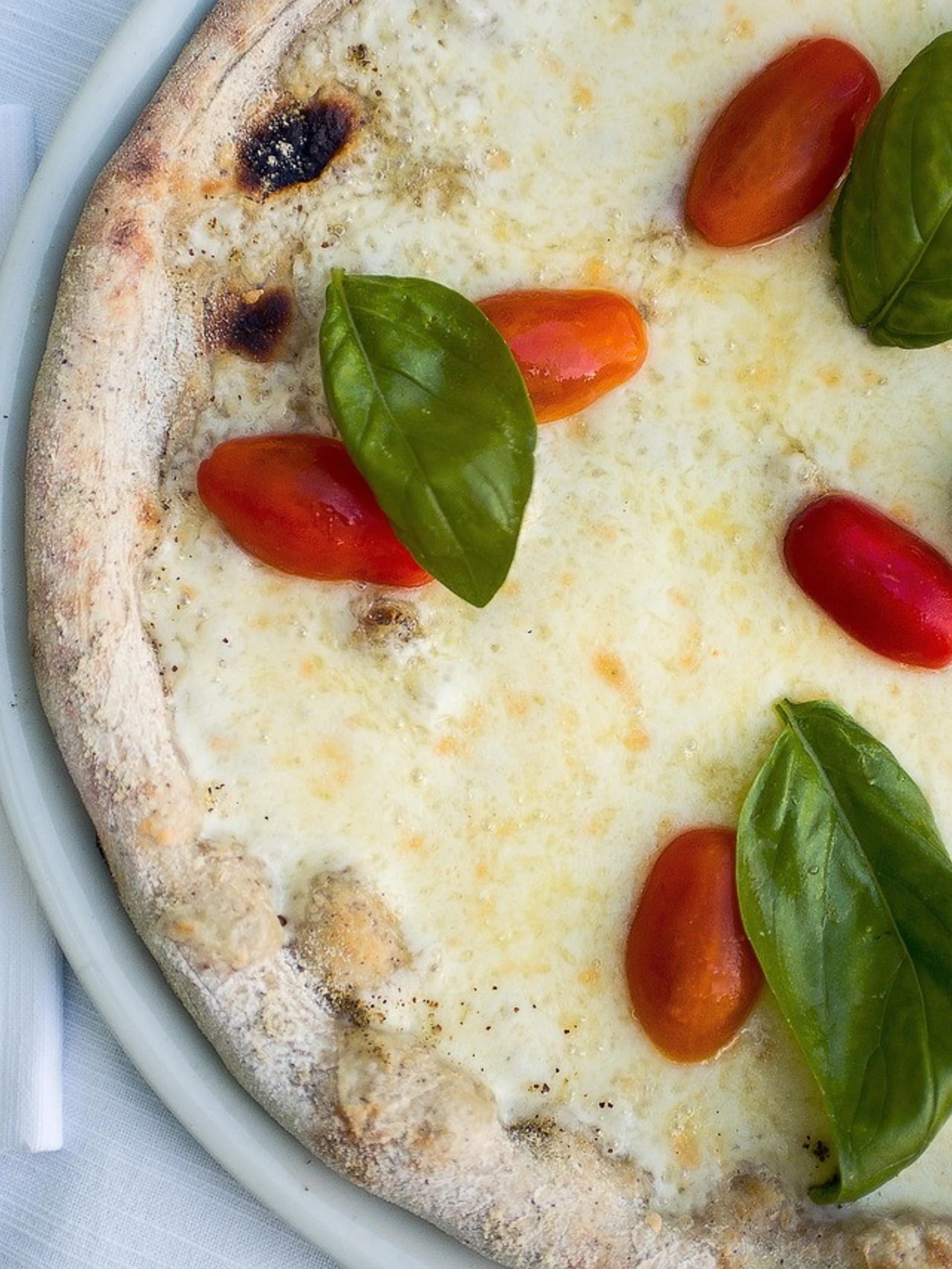 Pizza bianca, saporito sbagliato: perché si reitera l'errore
