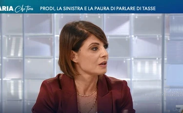 L'Aria che tira, la grillina Bevilacqua contro il governo: "Guardassero in casa loro"