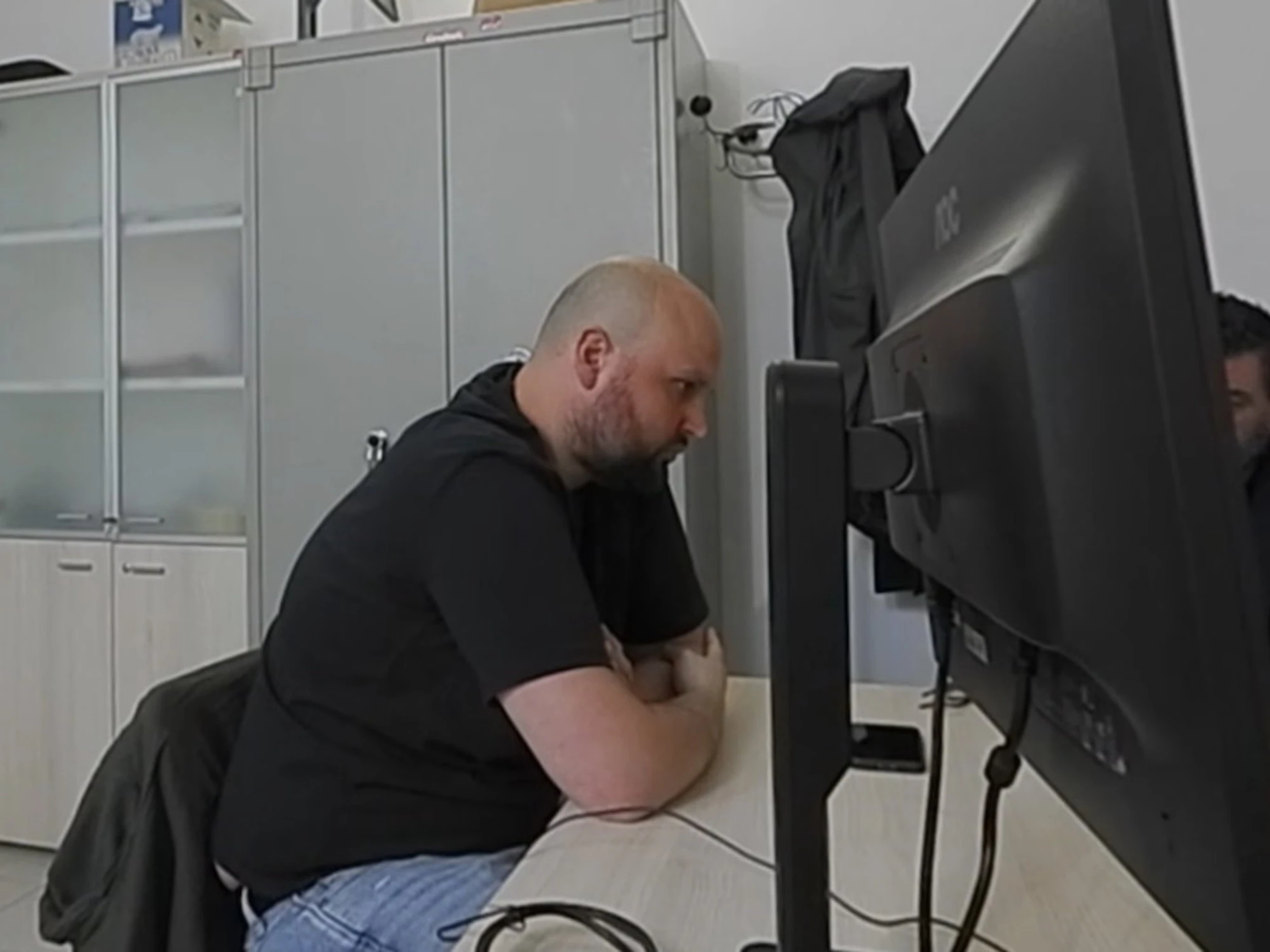 Marco Poggi, lo sguardo fisso davanti a sé: quel video che spiega molte cose