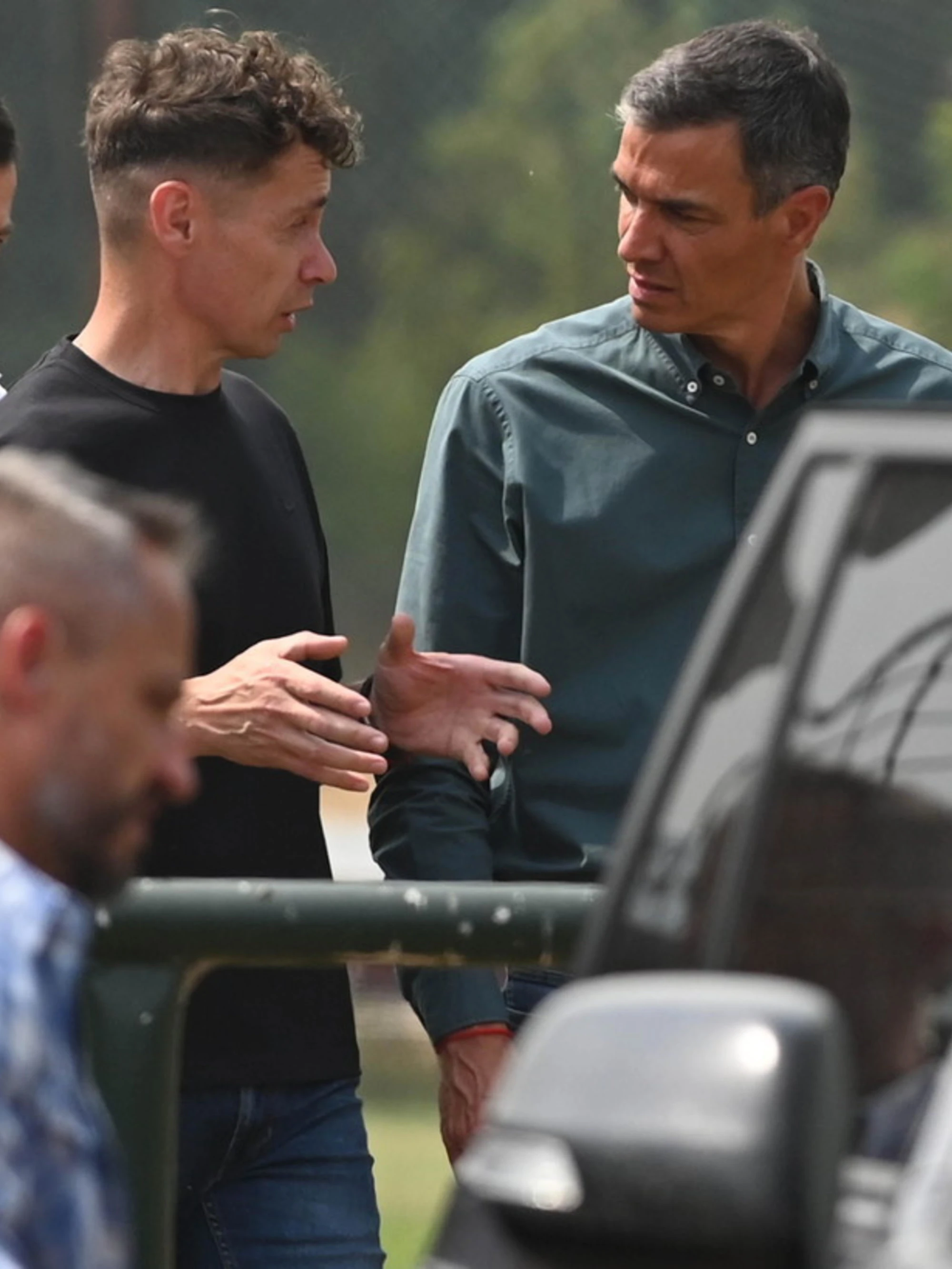 Pedro Sanchez cola a picco e attacca le toghe: sinistra da ridere