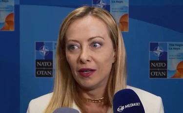 Meloni al vertice Nato, "spese necessarie": lezione a Sanchez