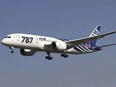 Boeing: il 787 a terra in Asia, Europa e Usa La compagnia: l'aereo è sicuro