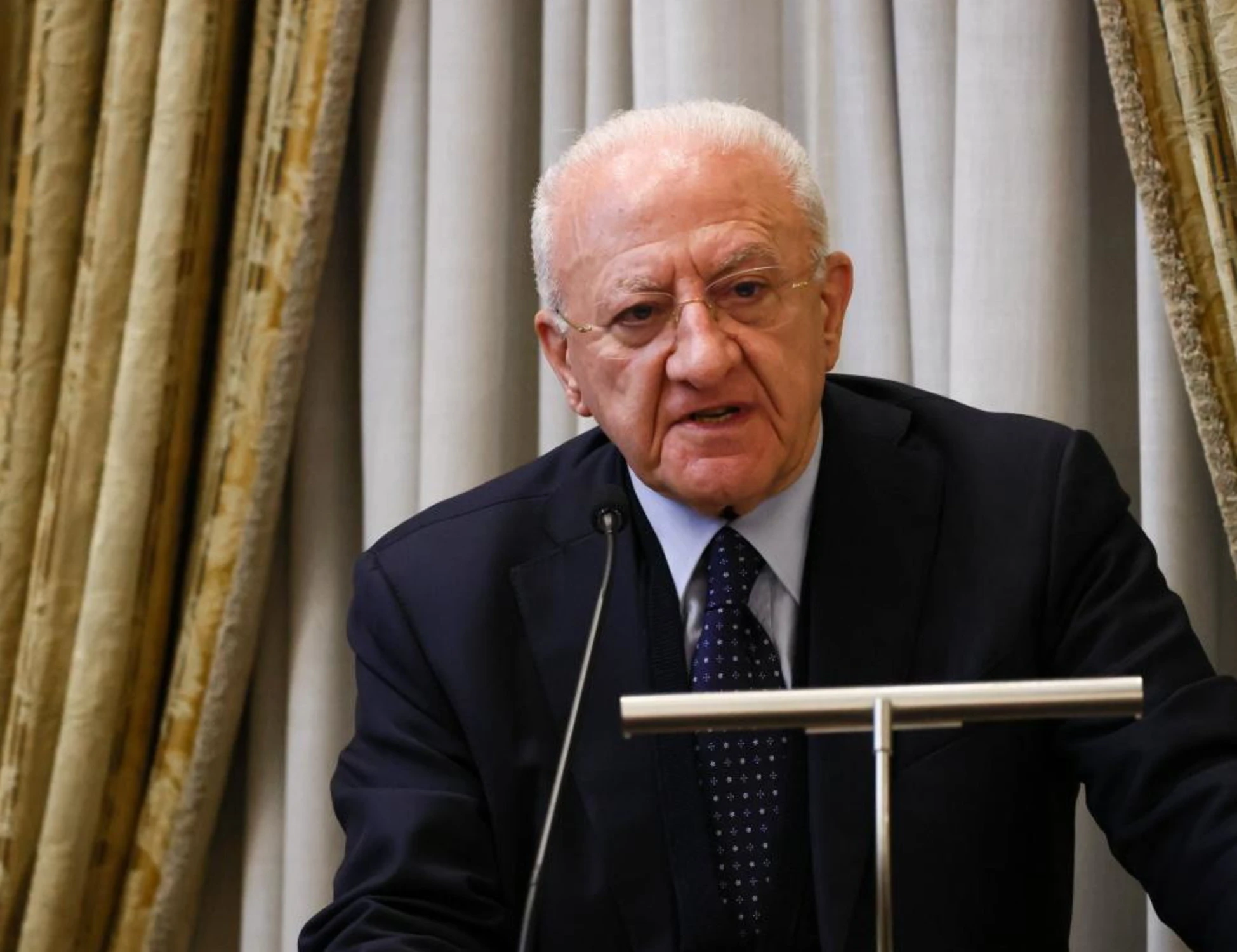 Vincenzo De Luca, bomba da 3 milioni di euro sul governatore: inchiodato da FdI