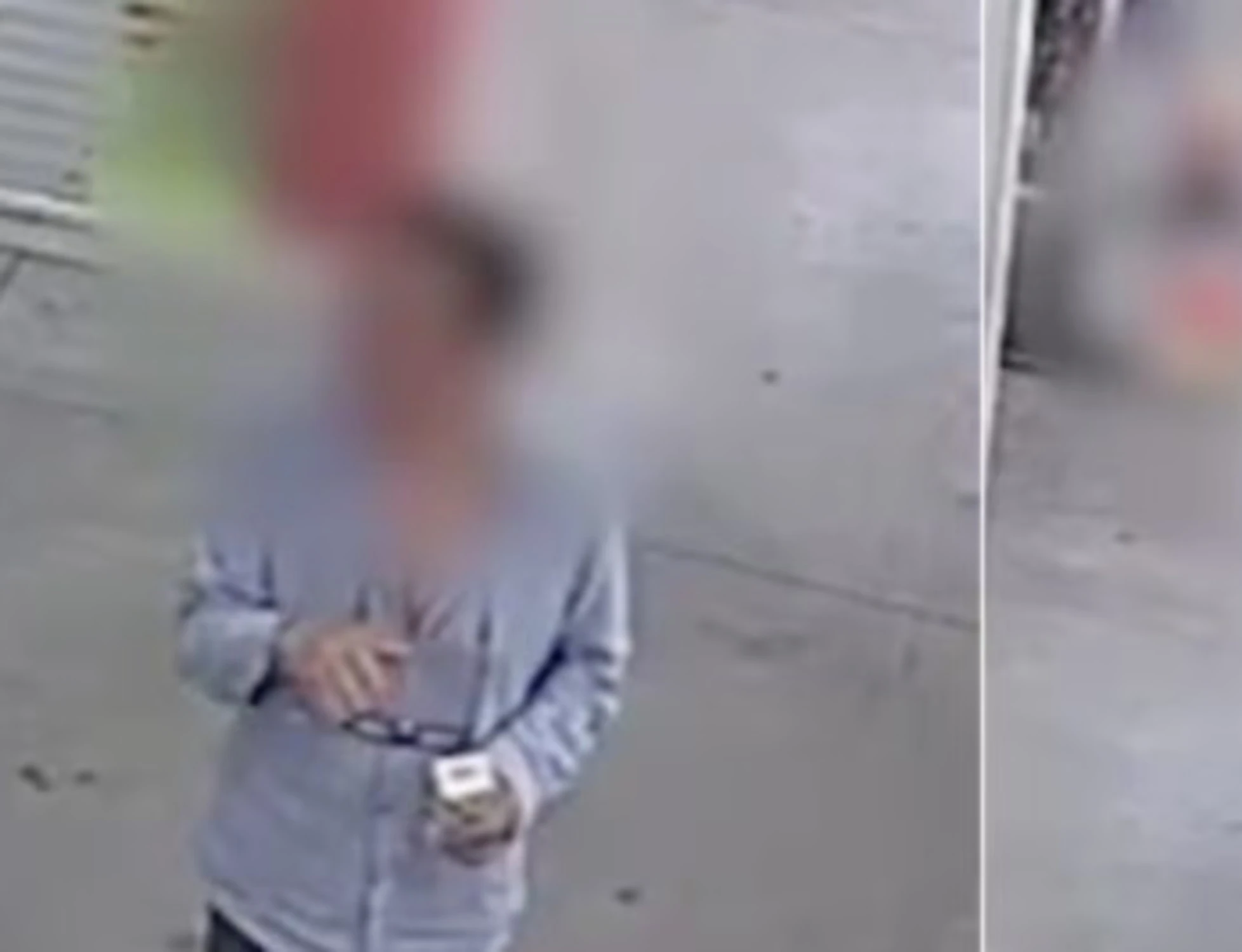 Napoli, il segretario del Pd ruba la crema da barba: incastrato dal video