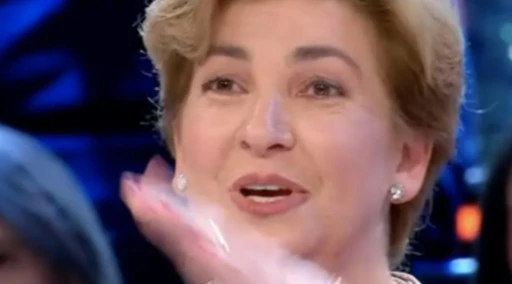 Affari Tuoi, il gesto di Antonietta apre un caso in Rai: "Si è visto qualcosa?"