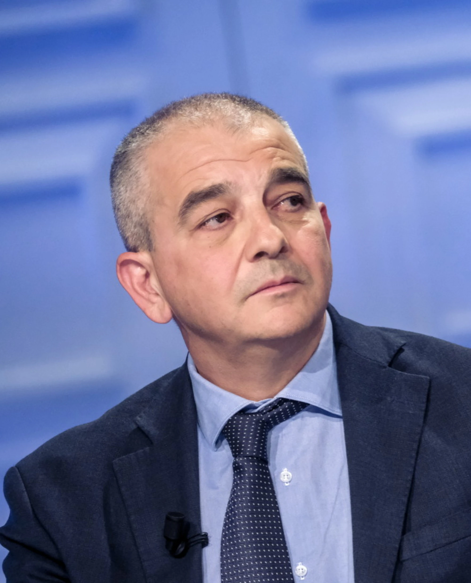 Pd, chi dice no alla "Linea Scarpinato": delirio contro Fazzolari, esplode la sinistra