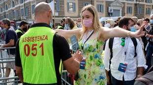 Riaperture, il calendario di Mario Draghi: pass per gli spostamenti e attività all'aperto, cosa cambia dal 26 aprile