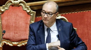 Valditara contro Zingaretti: "Scuole devastate, sta dalla parte dei violenti?"