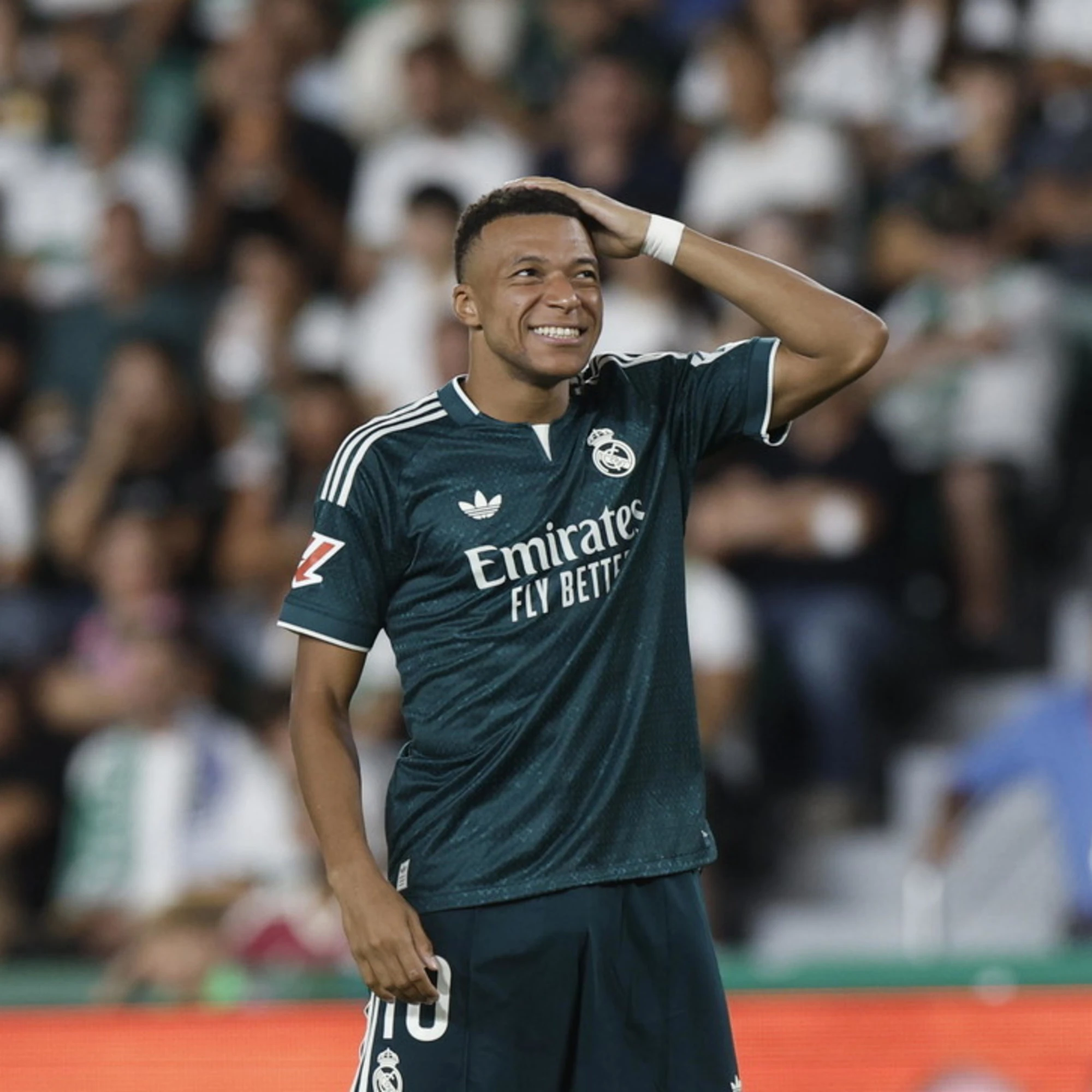Via la maglia pro-Ceuta, Mbappé idolo dei compagni