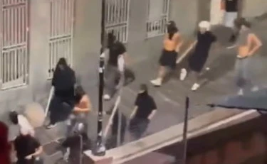 Genova, aggressione-choc tra ultrà: botte, bastonate e sprangate