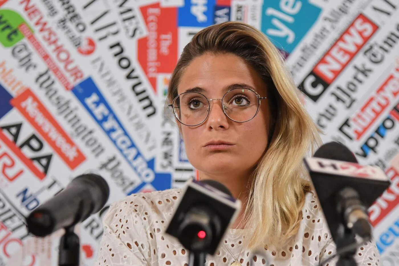Sea Watch, Carola "vuole andare in Australia dagli albatros". La Linardi scherza e Salvini replica: "Pago io"
